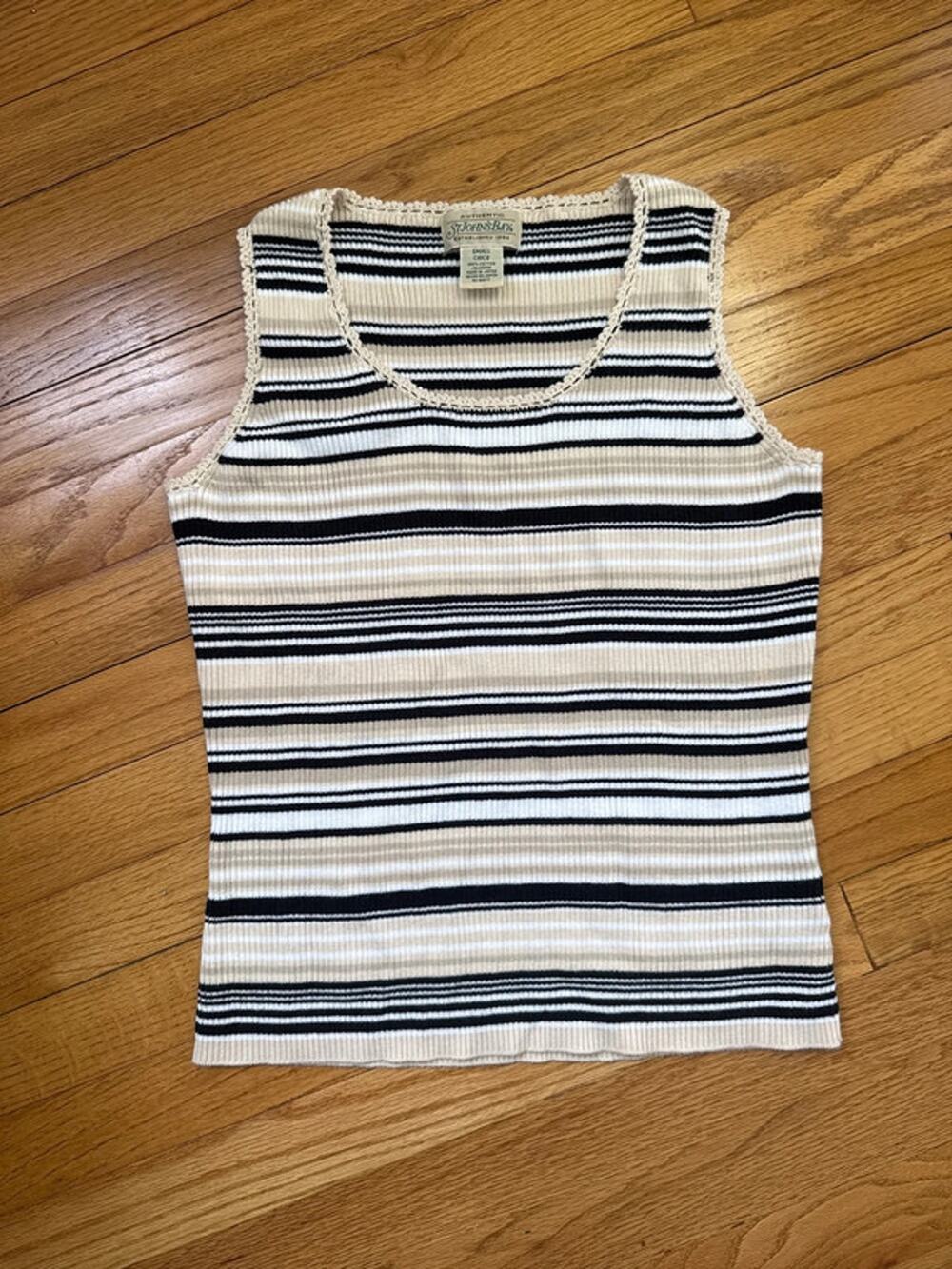 St. John’s Bay vtg knit striped tank with crochet lining around the top - size S